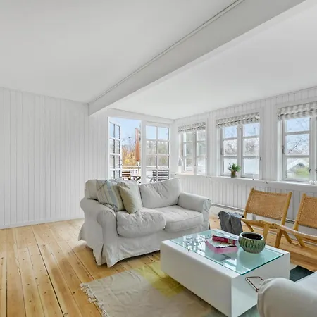 3 Bedroom Awesome In Hornbaek