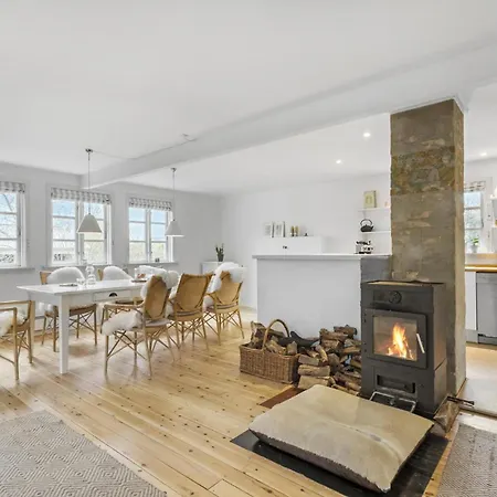 Holiday home 3 Bedroom Awesome In Hornbaek