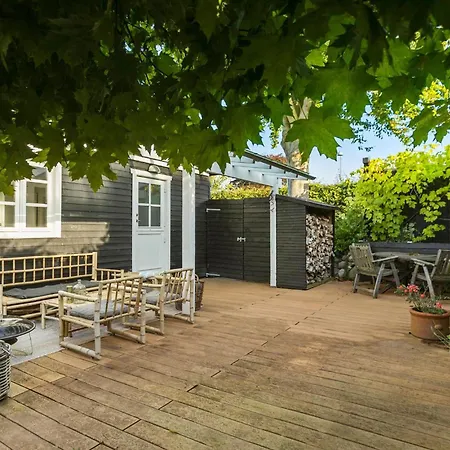 3 Bedroom Awesome In Holiday home *