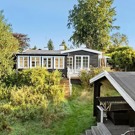 3 Bedroom Awesome In Holiday home